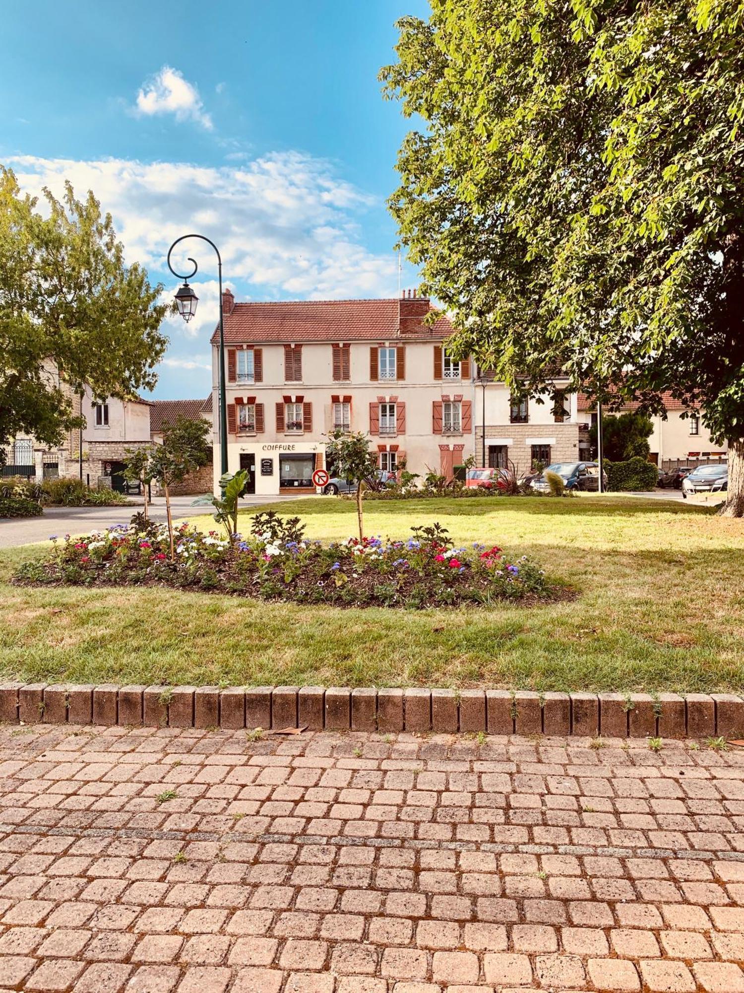Le Logis Cantilien Lamorlaye-Chantilly Екстер'єр фото
