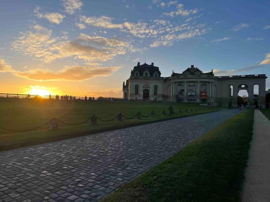 Le Logis Cantilien Lamorlaye-Chantilly Екстер'єр фото